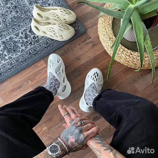 Тапочки adidas yeezy