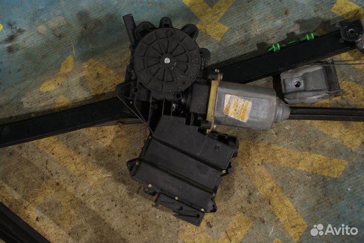 Левый стеклоподъемник Volkswagen Sharan