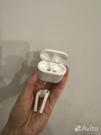 Беспроводные наушники airpods