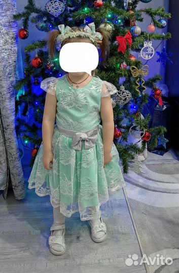 Платье праздничное 98