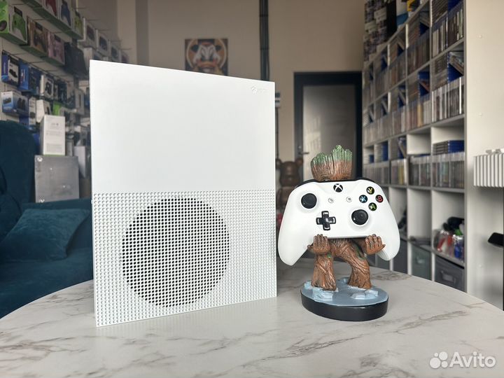 Xbox One S 1TB отличное состояние