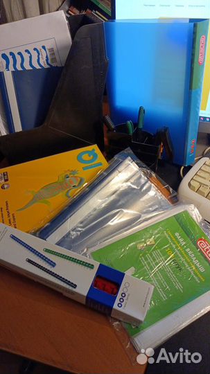 Подставки, уголки, папки и принадлежности