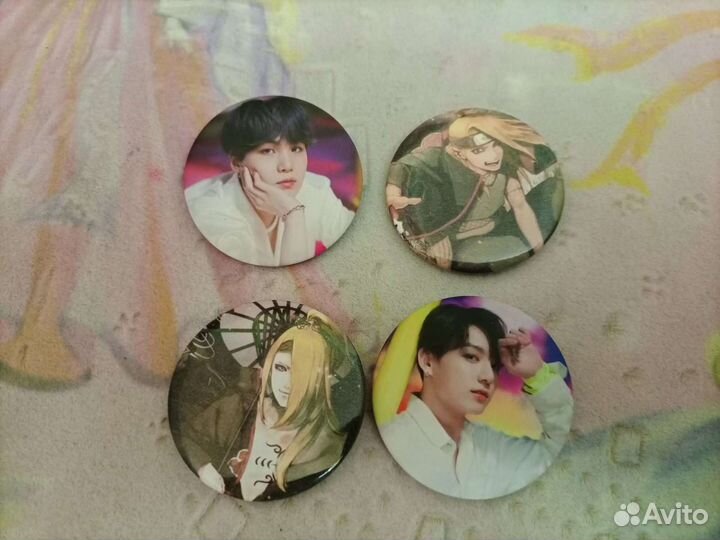 Значки, брелки, карточки BTS