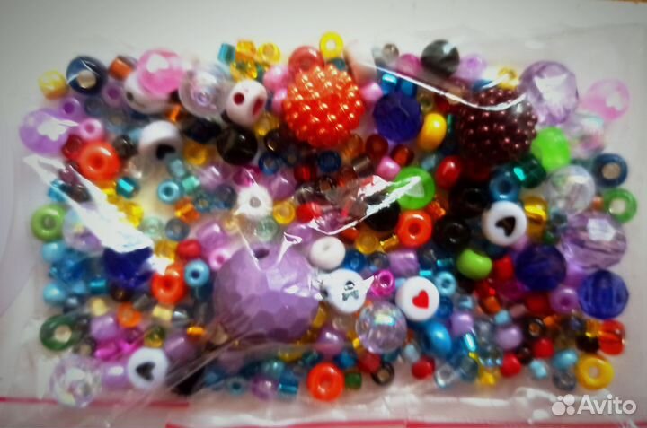 Набор крупного бисера, бусин и фурнитуры