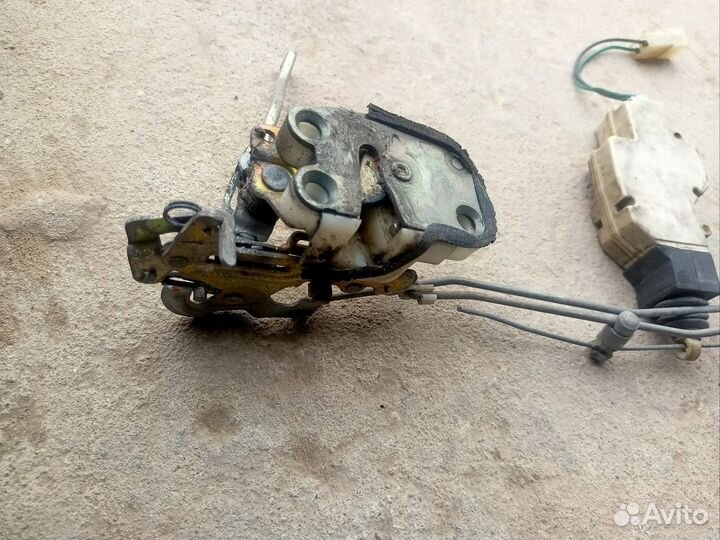 Замок задний левый Mitsubishi Galant 6