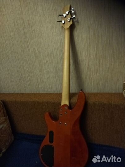 Бас гитара 4 струны, yamaha trb 1004