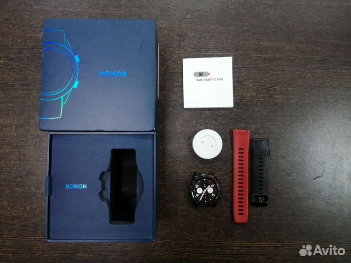 2) Смарт-часы Honor Watch Magic