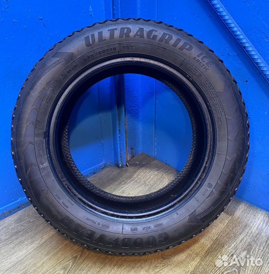 Goodyear Ultragrip Ice Arctic 215/60 R16