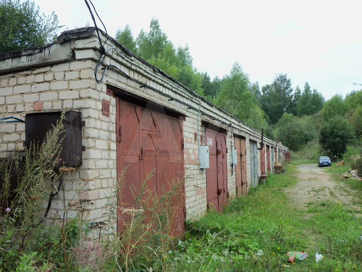 Гараж, > 30 м²