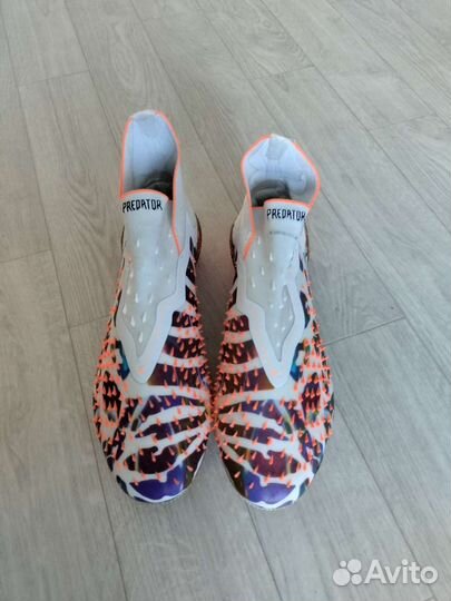 Футбольные бутсы adidas predator