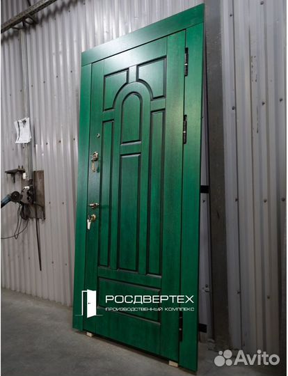 Дверь входная металлическая с зеркалом