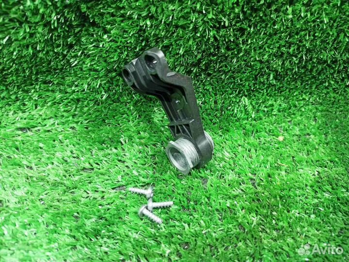 Кронштейн фары Karoq (17) R нижний