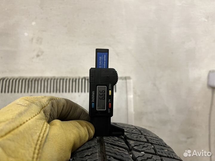 Michelin X-Ice XI3 215/65 R17 99T