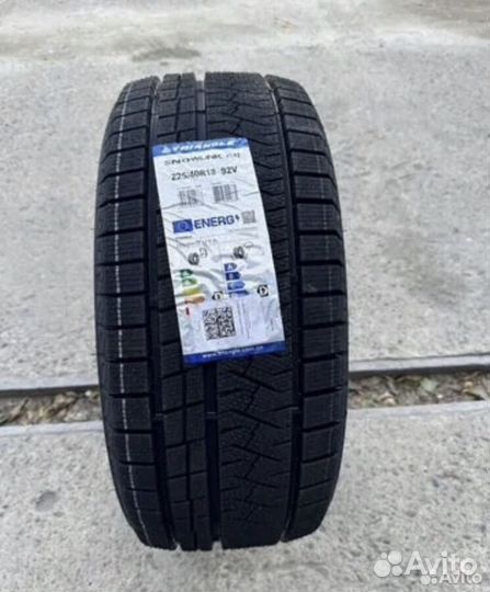 Triangle Snowlink PL02 235/45 R18