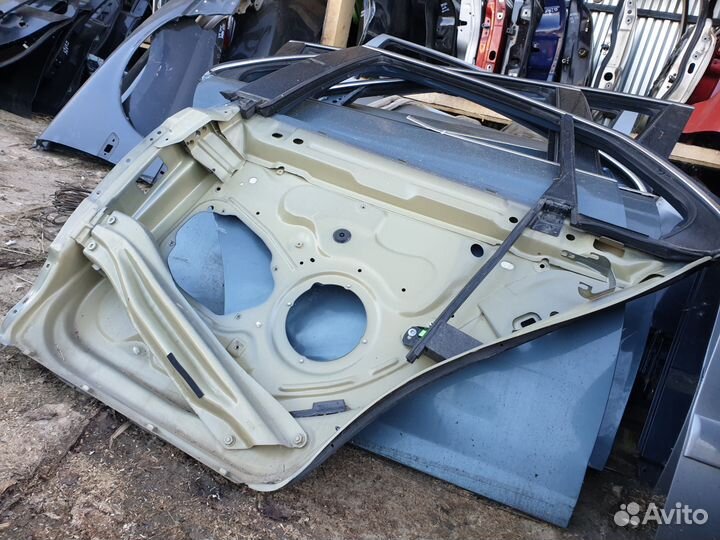 Дверь задняя левая vw jetta v джетта 5 рама рамка