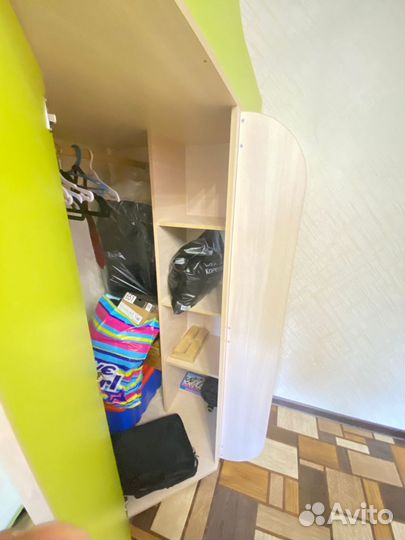 Детская кровать чердак со столом и шкафом