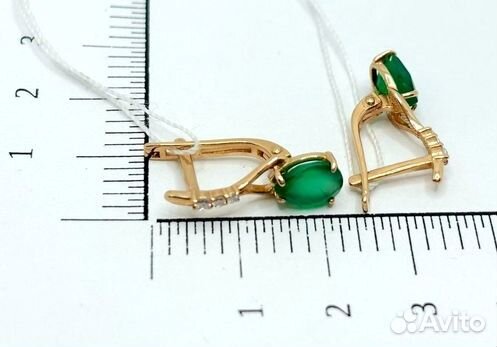 Золотые серьги с камнем