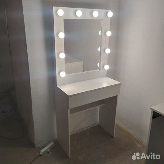 Туалетный столик. Гримерный стол. В наличии