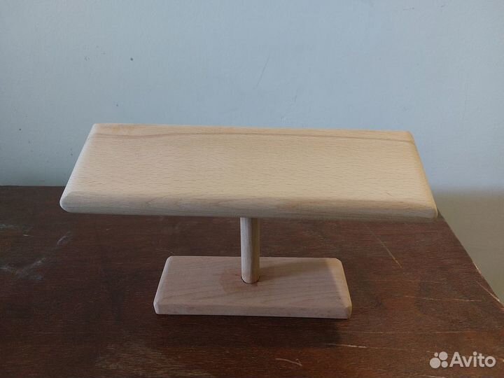 Подставка для наручных часов, браслетов из дерева