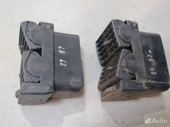 Дефлектор воздушный Audi 80 1990 893820901A B3