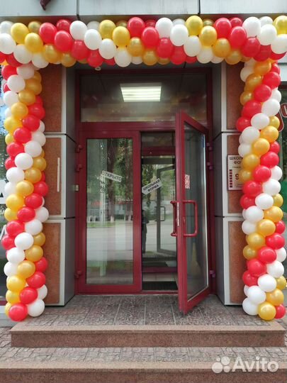 Оформление воздушными шарами на открытие магазина