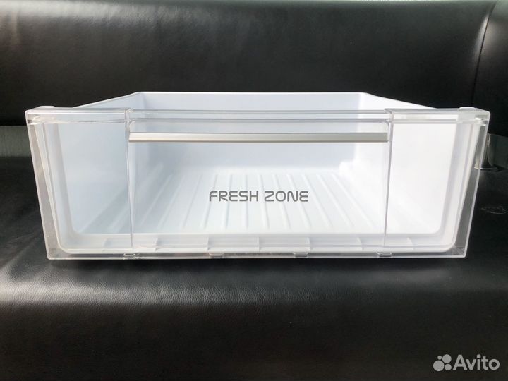 Ящики и полки холодильника Hotpoint Ariston