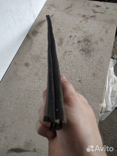 Молдинг стекла передний левый Volvo S40 2