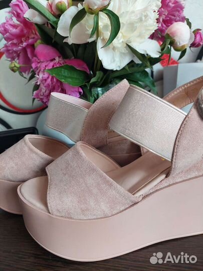 Босоножки женские