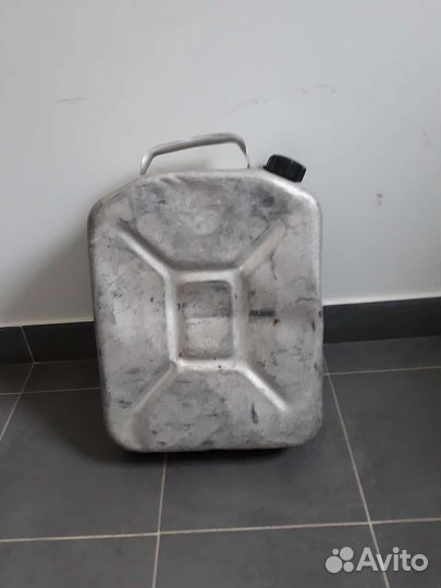 Канистры металлические 20 литров