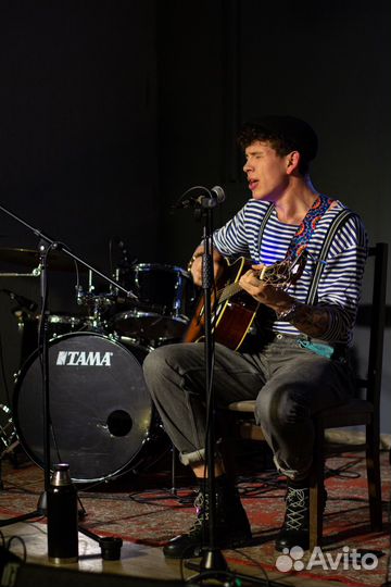 Певец на праздник