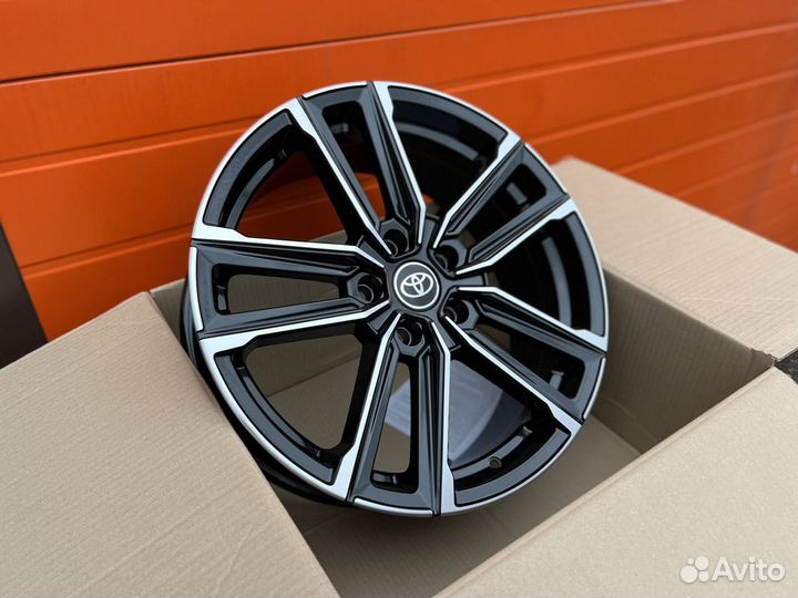 Новые комплект Россия R18 на Toyota RAV 4