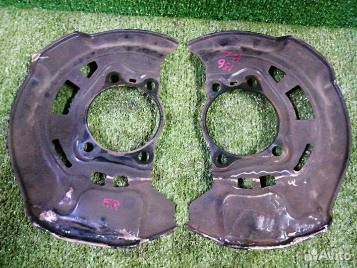 Кожух тормозного диска передний Toyota Rav4 ACA31