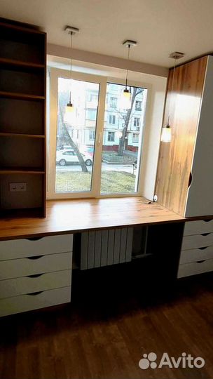 Рабочая зона в углу у окна