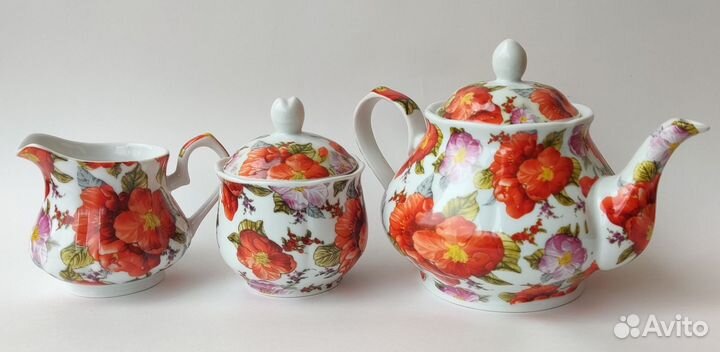 Заварочный чайник, сахарница, молочник