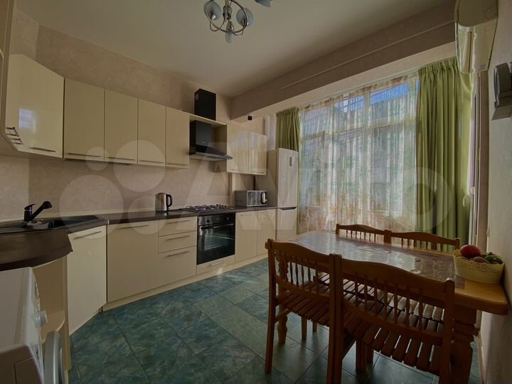 4-к. квартира, 82 м², 2/4 эт.