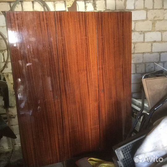 Шкаф 3-х створчатый