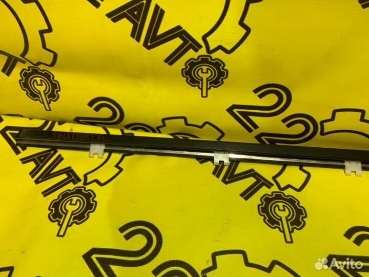 Молдинг стекла (на дверь) передний левый Nissan