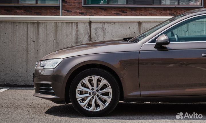 Аренда Audi A4 от одной минуты в Москве