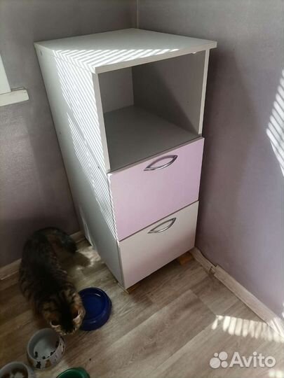 Тумбочка