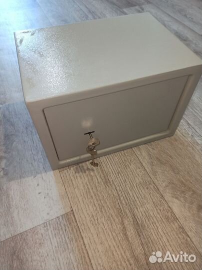 Сейф металлический