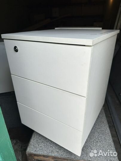 Тумбочка офисная выкатная