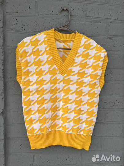 Жилет вязаный женский