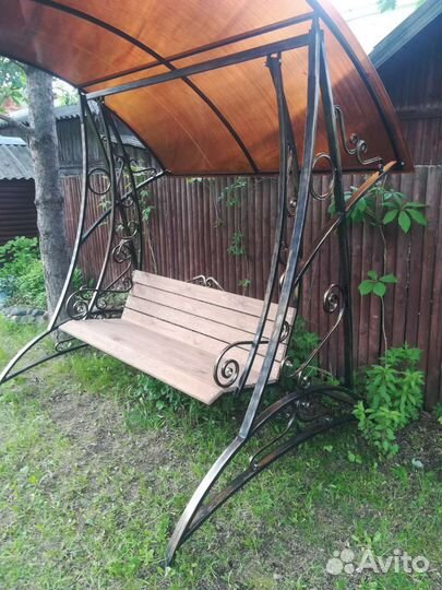 Садовые качели с элементами ковки