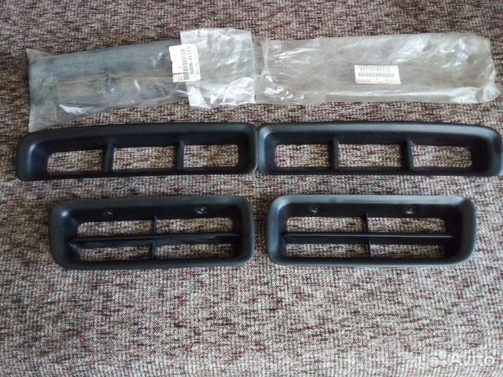 Решетка в бампер оригинал TLC 80