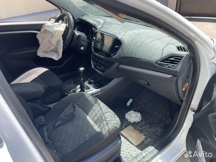 LADA Vesta 1.6 МТ, 2019, битый, 110 000 км