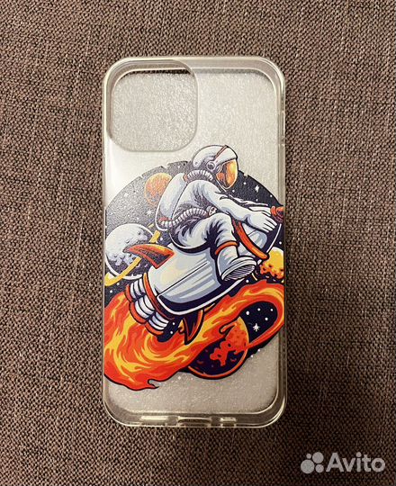 Чехол на телефон