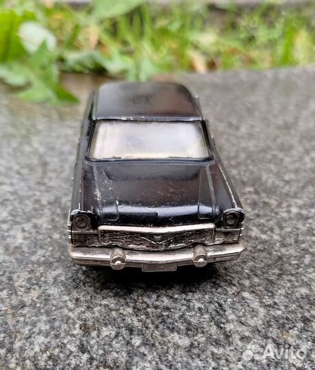 Модель автомобиль Чайка газ 13
