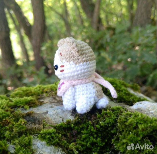 Вязаная мягкая игрушка котик