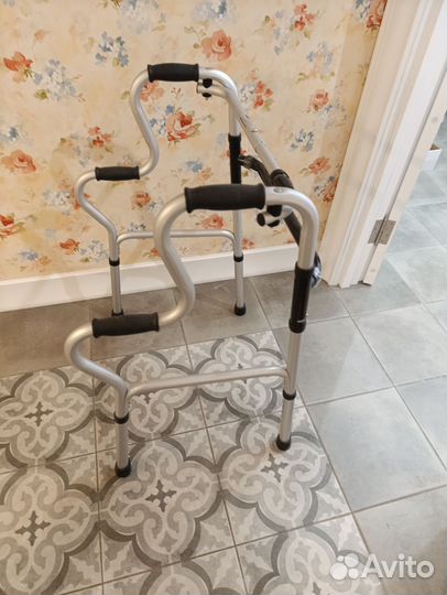 Ходунки для взрослых шагающие