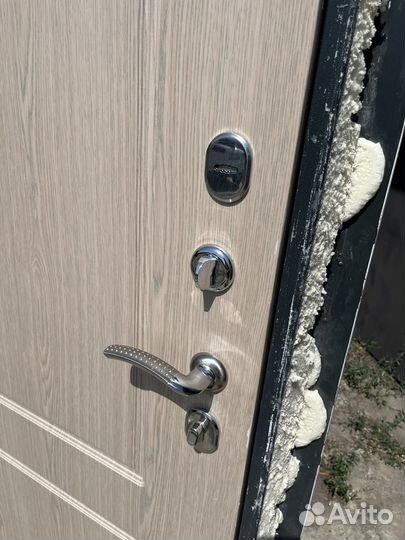 Металлическая дверь бу